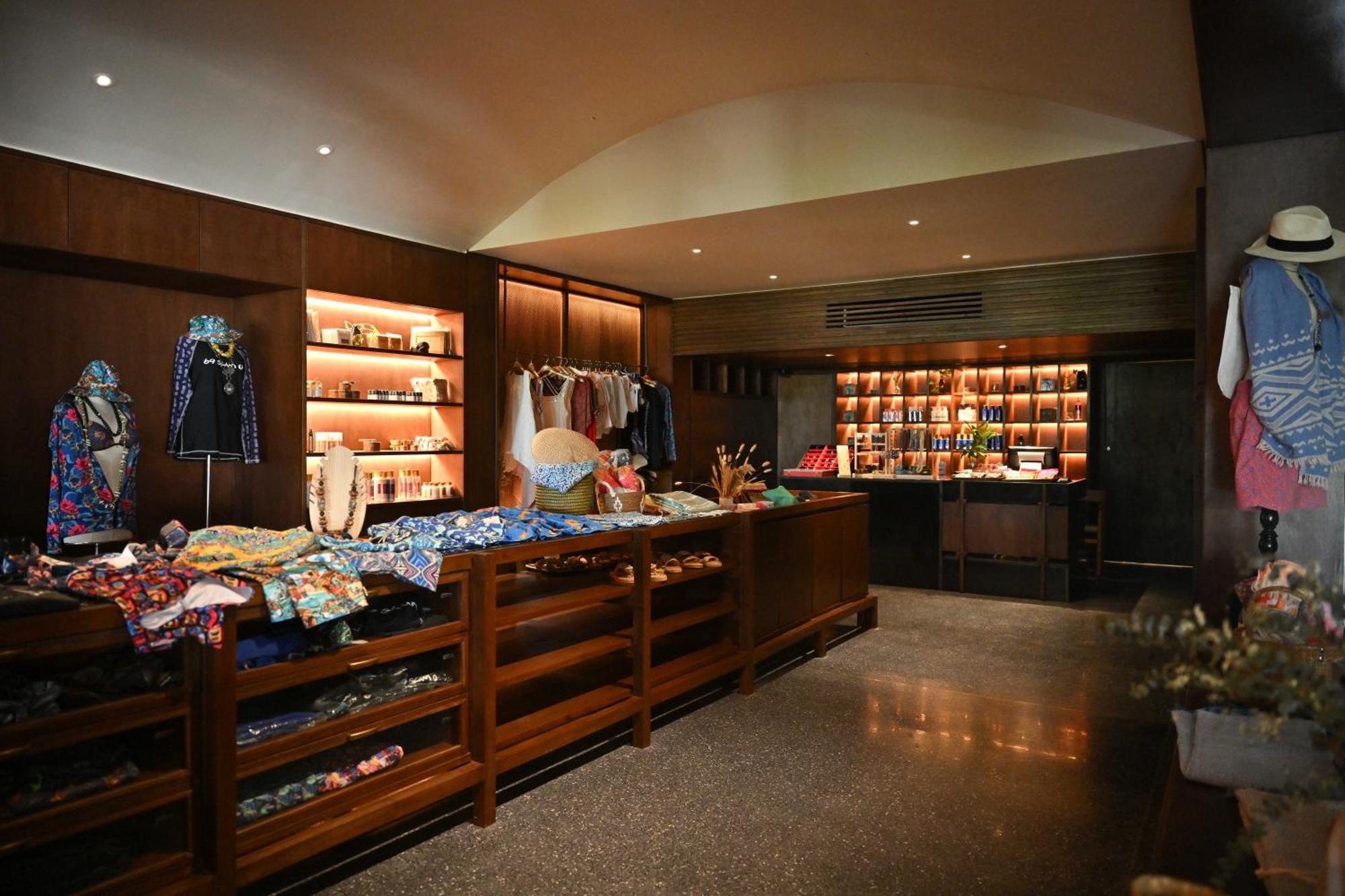 Barcelo Coconut Island, Phuket Hotel Bagian luar foto The shop