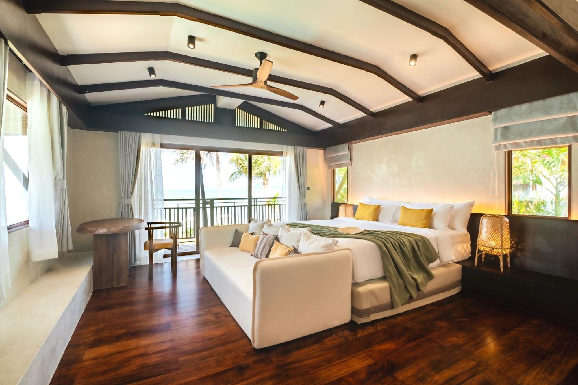 Barcelo Coconut Island, Phuket Hotel Bagian luar foto A bedroom at the resort
